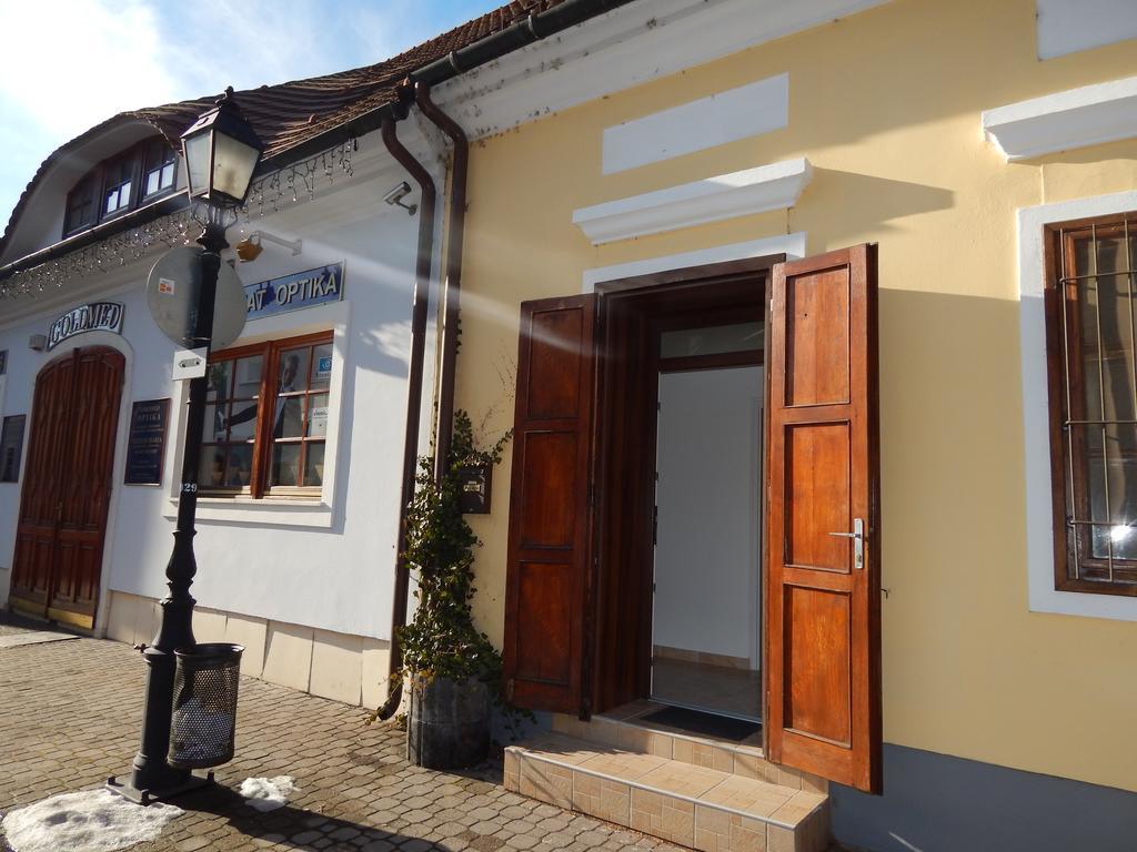 Ferienwohnung Csillagvirag Apartman Mosonmagyaróvár Exterior foto
