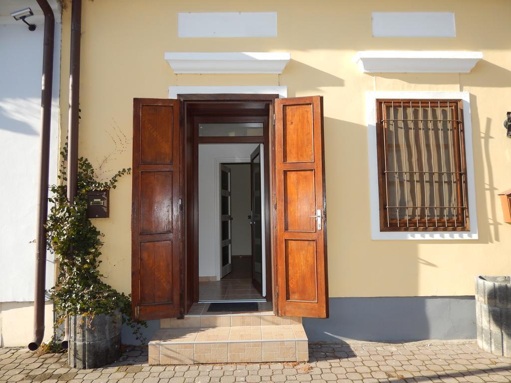 Ferienwohnung Csillagvirag Apartman Mosonmagyaróvár Exterior foto